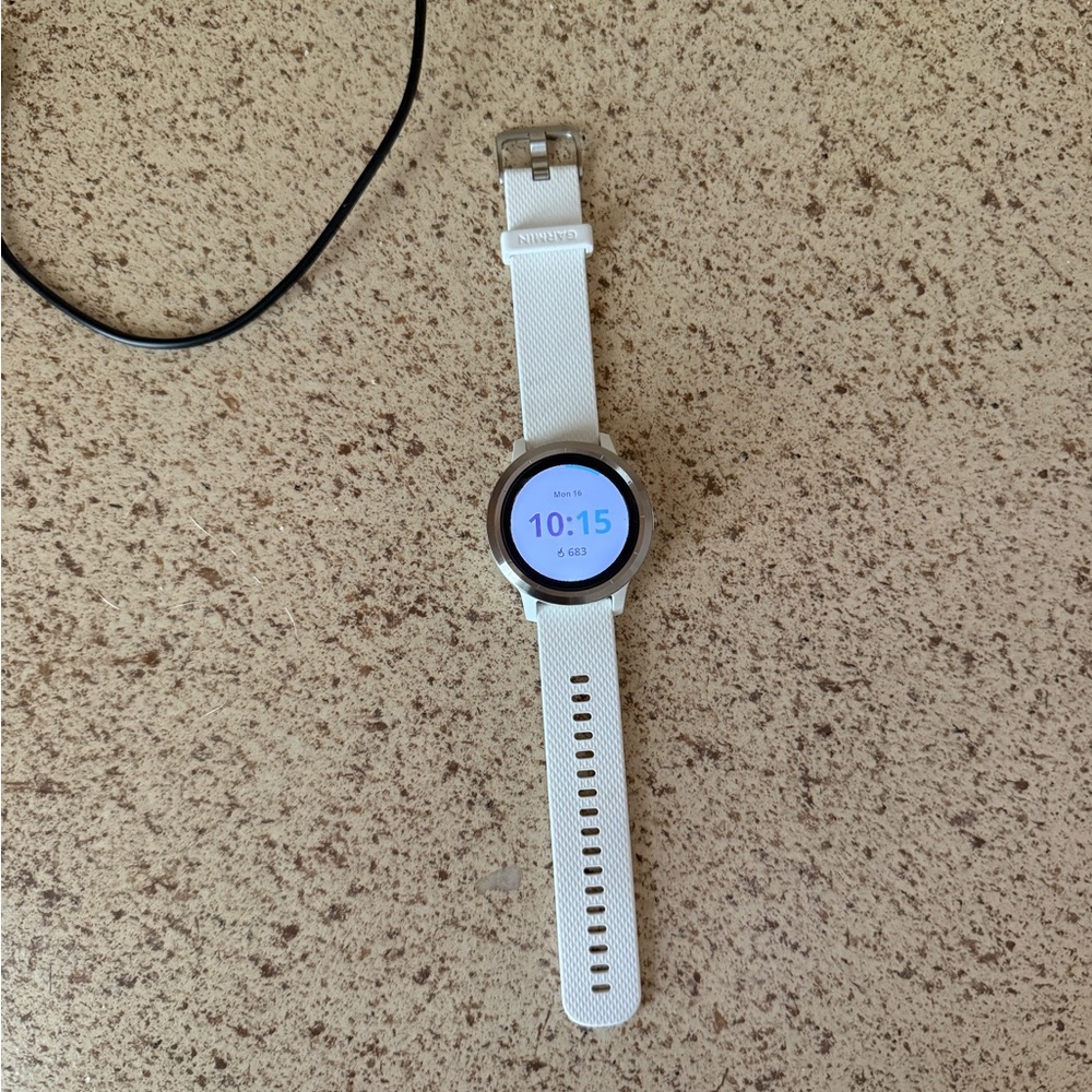 Garmin VivoActive 3 White Smartwatch with Circular Display and Silicone Band